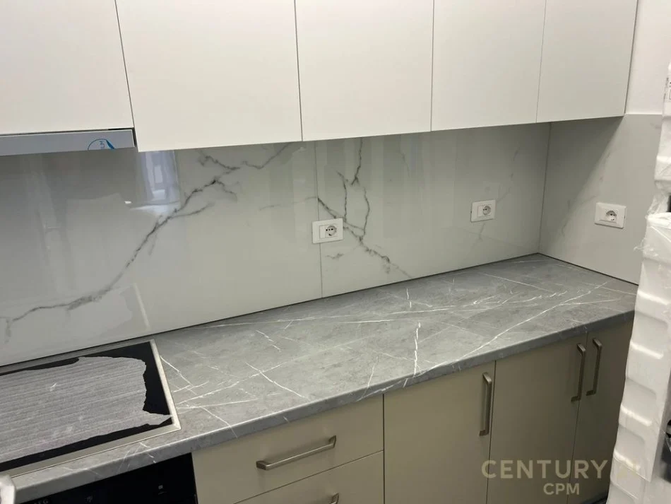 Tirane, jepet me qera apartament 2+1 Kati 2, 110 m² 980 € 