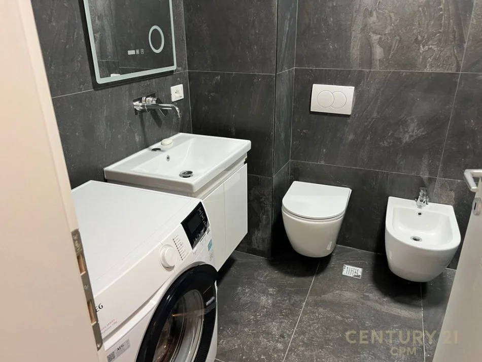 Tirane, jepet me qera apartament 2+1 Kati 2, 110 m² 980 € 