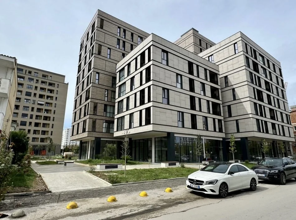 Tirane, jepet me qera apartament 2+1+Aneks+Ballkon Kati 3, 138 m² 700 € (Ish Fusha e Aviacionit)