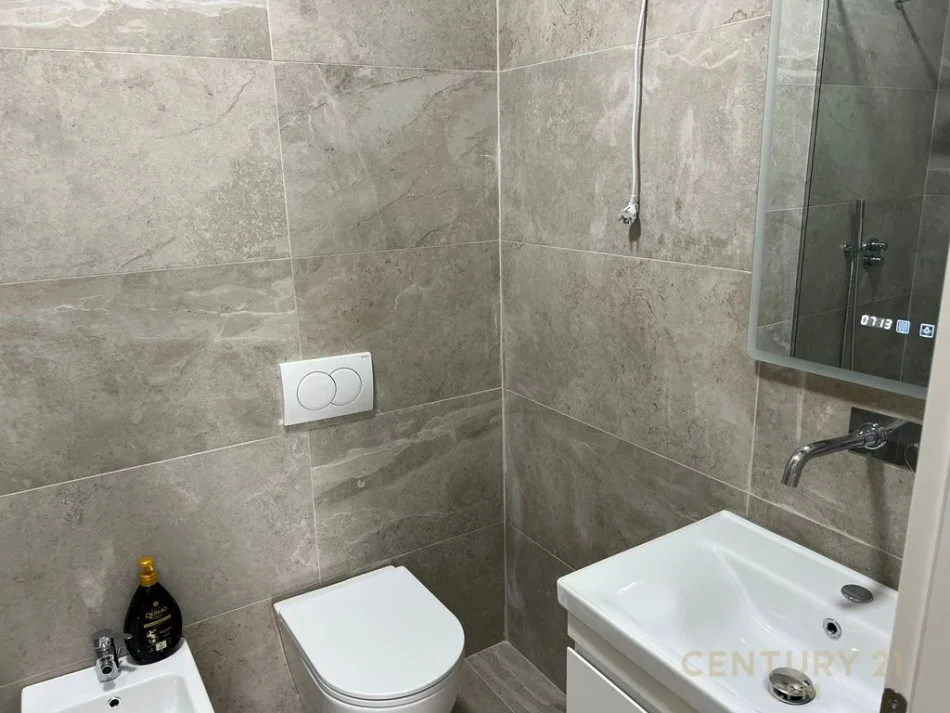 Tirane, jepet me qera apartament 2+1 Kati 2, 110 m² 980 € 