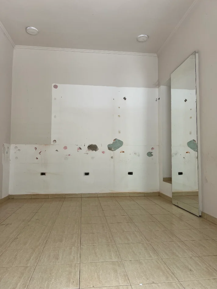 Tirane, jepet me qera dyqan , 18 m² 250 € (Stacioni trenit)