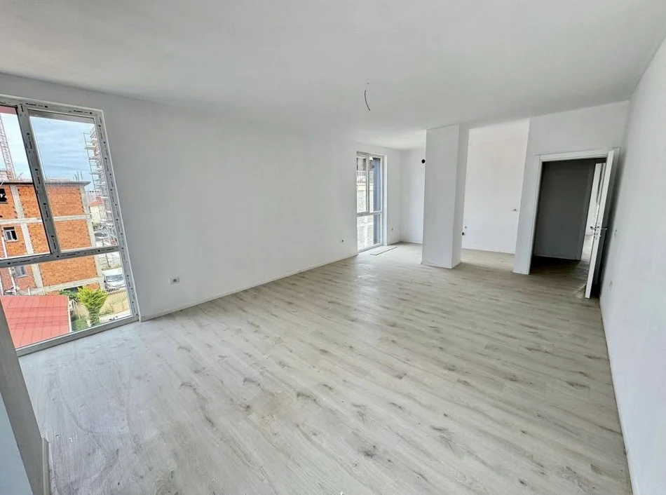 Tirane, jepet me qera apartament 2+1+Aneks+Ballkon Kati 3, 138 m² 700 € (Ish Fusha e Aviacionit)