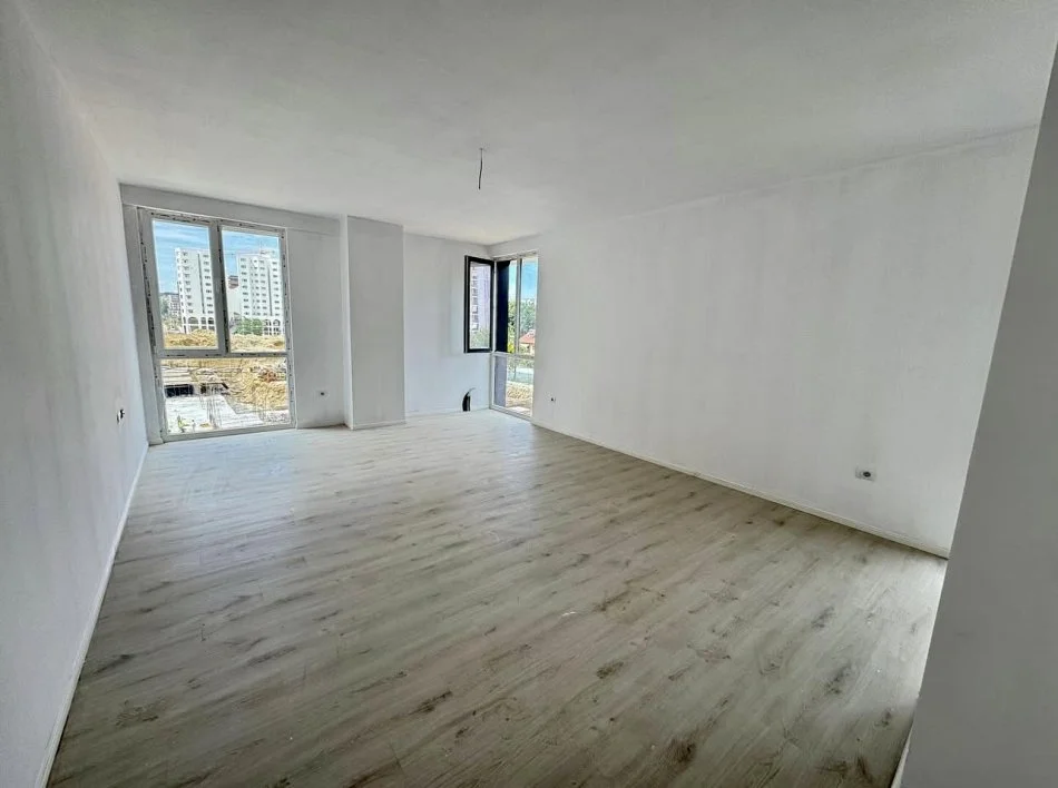 Tirane, jepet me qera apartament 2+1+Aneks+Ballkon Kati 3, 138 m² 700 € (Ish Fusha e Aviacionit)