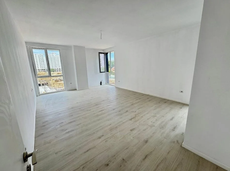 Tirane, jepet me qera apartament 2+1+Aneks+Ballkon Kati 3, 138 m² 700 € (Ish Fusha e Aviacionit)