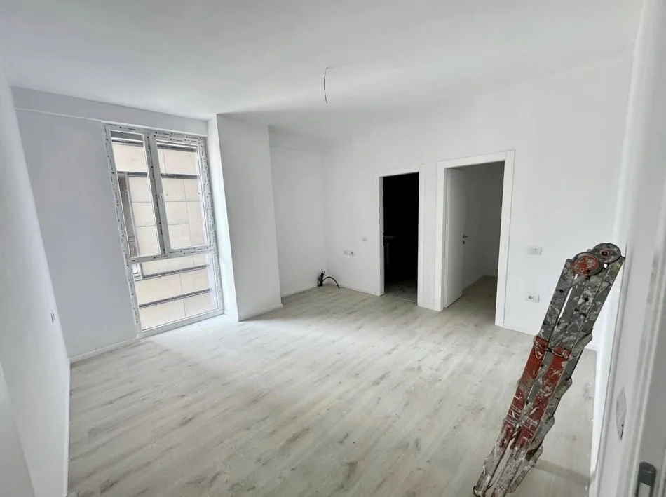 Tirane, jepet me qera apartament 2+1+Aneks+Ballkon Kati 3, 138 m² 700 € (Ish Fusha e Aviacionit)
