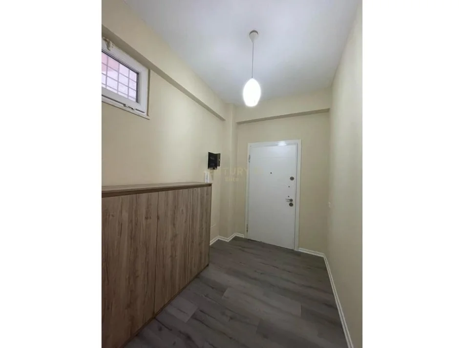 Tirane, jepet me qera apartament 2+1 Kati 1, 116 m² 700 € 