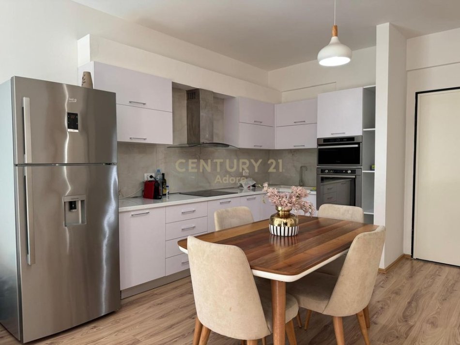 Tirane, jepet me qera apartament 2+1+Aneks+Ballkon Kati 2, 103 m² 750 € (Liqeni i thate)