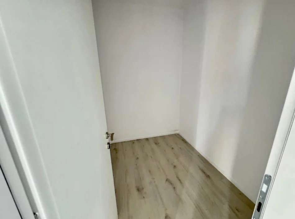 Tirane, jepet me qera apartament 2+1+Aneks+Ballkon Kati 3, 138 m² 700 € (Ish Fusha e Aviacionit)