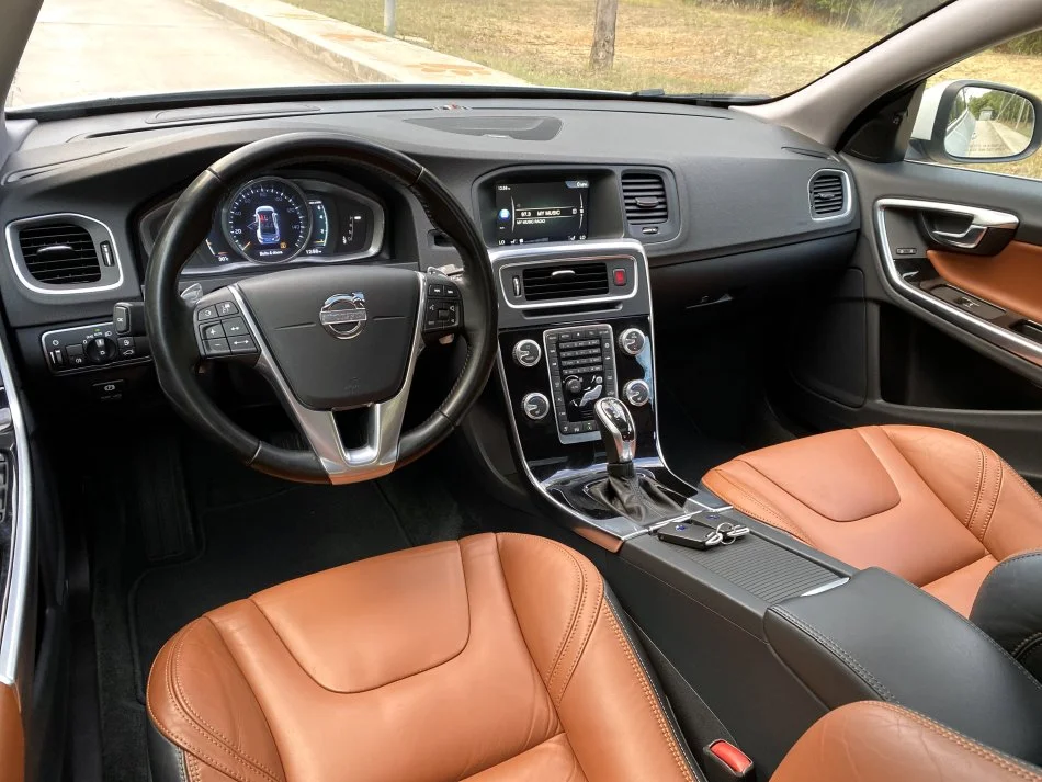 Tirane, shes makine Volvo S60 Benzin, e bardhë automatik Klima 150.000 km