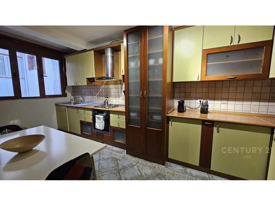 Tirane, shes apartament 3+1+Aneks+Ballkon Kati 12, 197 m² 620.000 € 