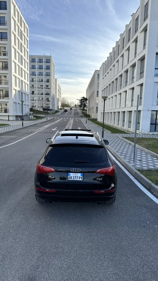 Tirane, shes makine OKAZIONN Audi Q5 S-Line Benzin+Gaz, e zeze automatik Klima 290 km 8800 €