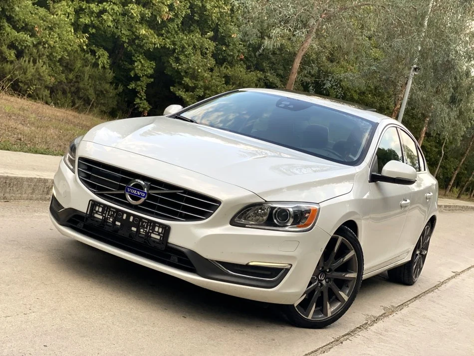 Tirane, shes makine Volvo S60 Benzin, e bardhë automatik Klima 150.000 km