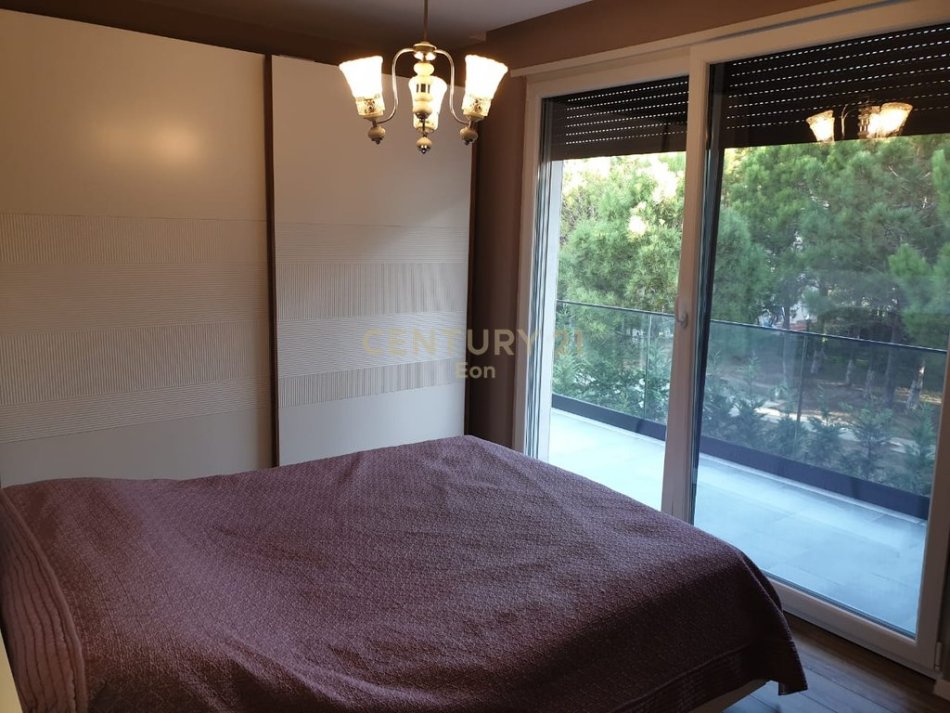 Durres, jepet me qera Vile 1 Katshe Kati 1, 130 m² 1.800 € (Gjiri i Lalezit)