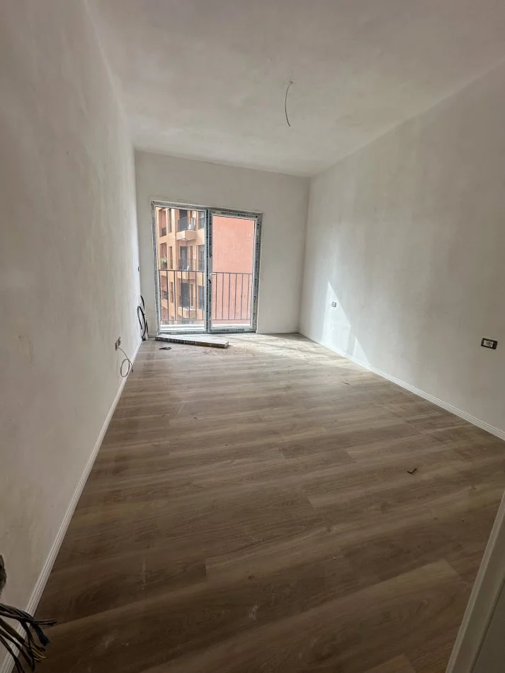 Tirane, shes apartament 1+1+Ballkon Kati 4, 158.900 € (Rruga Qemal Stafa)