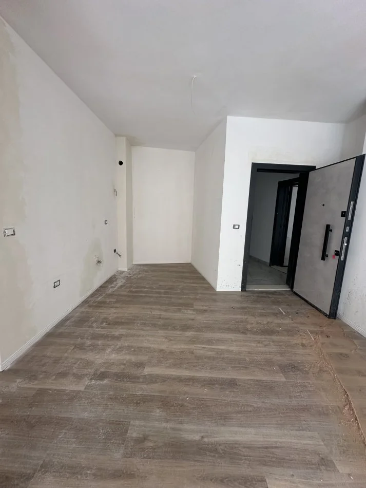 Tirane, shes apartament 1+1+Ballkon Kati 4, 158.900 € (Rruga Qemal Stafa)