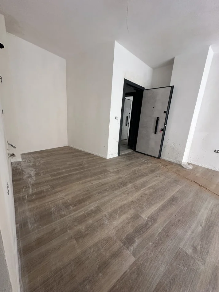 Tirane, shes apartament 1+1+Ballkon Kati 4, 158.900 € (Rruga Qemal Stafa)