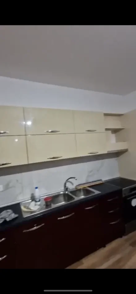Tirane, jepet me qera apartament 1+1 Kati 3, 73 m² 300 € 