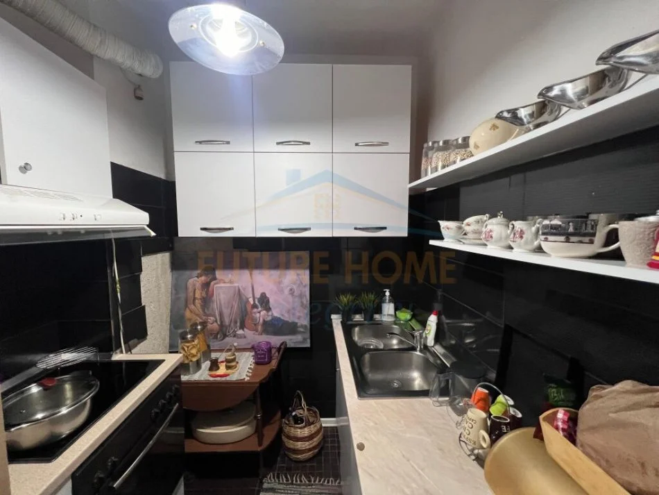 Tirane, shitet apartament 2+1+Ballkon Kati 2, 116 m² 180.000 € (Kopshti Botanik)