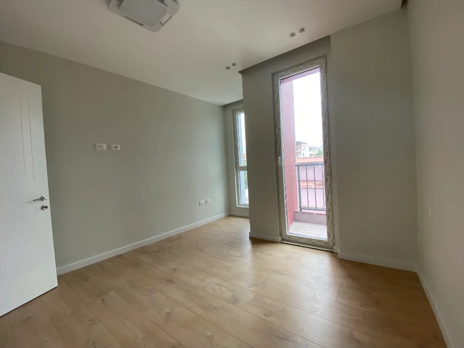 Tirane, jepet me qera apartament 1+1 , 60 m² 450 € 