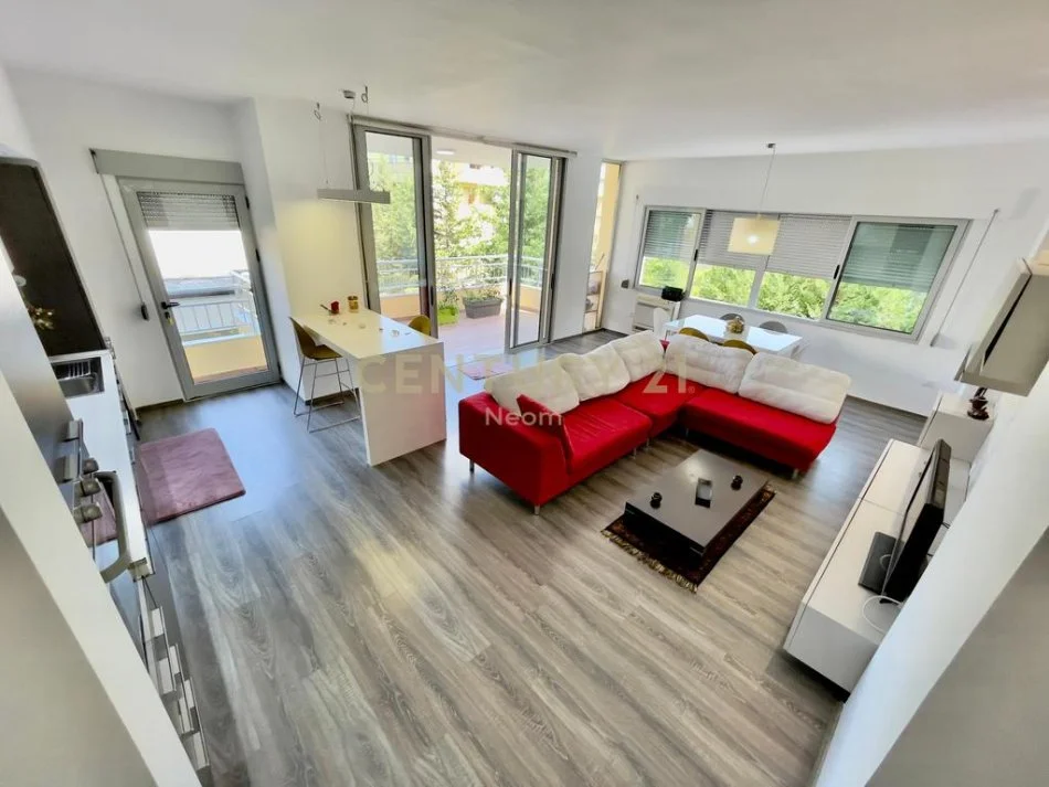 Tirane, jepet me qera apartament 2+1 Kati 2, 145 m² 900 € 