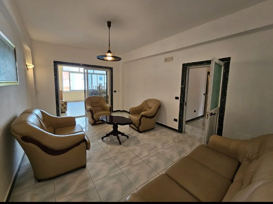 Durres, jepet me qera apartament 2+1+Aneks+Ballkon Kati 3, 120 m² 350 € 