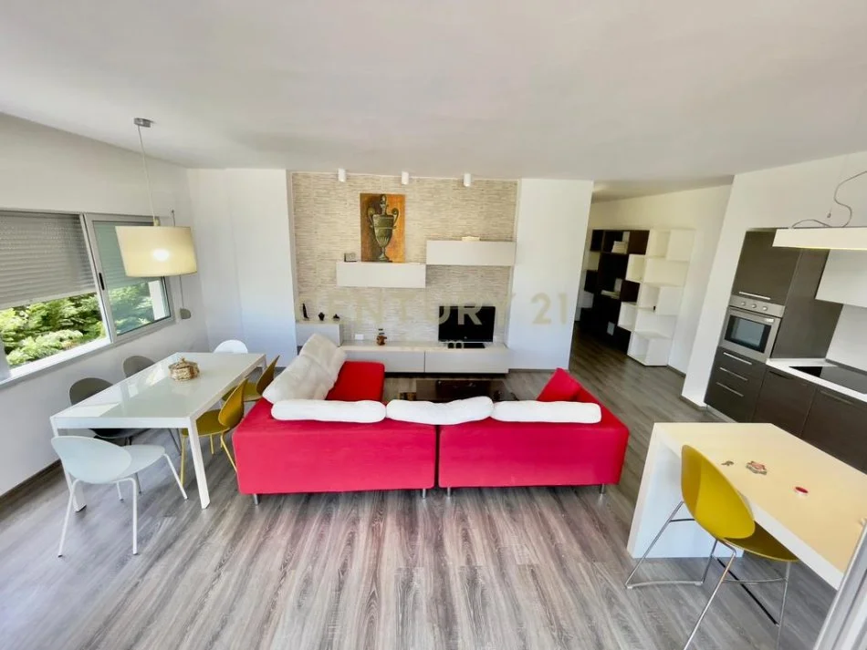 Tirane, jepet me qera apartament 2+1 Kati 2, 145 m² 900 € 