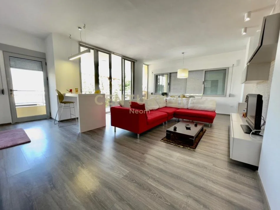 Tirane, jepet me qera apartament 2+1 Kati 2, 145 m² 900 € 