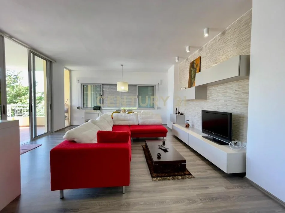 Tirane, jepet me qera apartament 2+1 Kati 2, 145 m² 900 € 