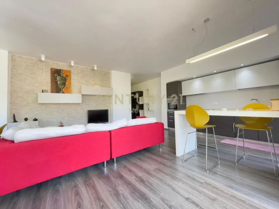 Tirane, jepet me qera apartament 2+1 Kati 2, 145 m² 900 € 