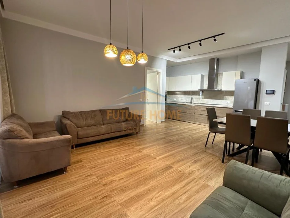 Tirane, jepet me qera apartament 2+1+Ballkon Kati 4, 90 m² 1.000 € (Kompleksi Delijorgji)