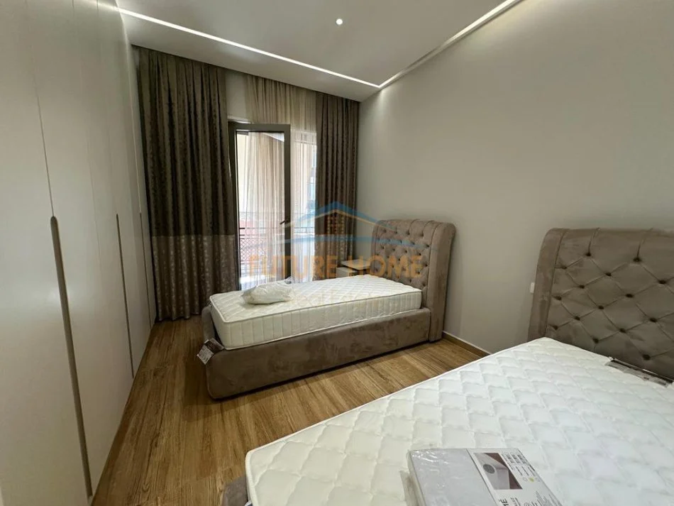 Tirane, jepet me qera apartament 2+1+Ballkon Kati 4, 90 m² 1.000 € (Kompleksi Delijorgji)
