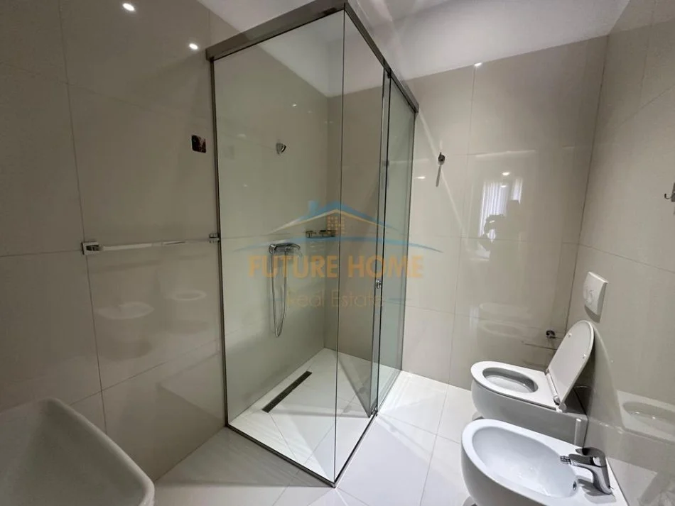 Tirane, jepet me qera apartament 2+1+Ballkon Kati 4, 90 m² 1.000 € (Kompleksi Delijorgji)