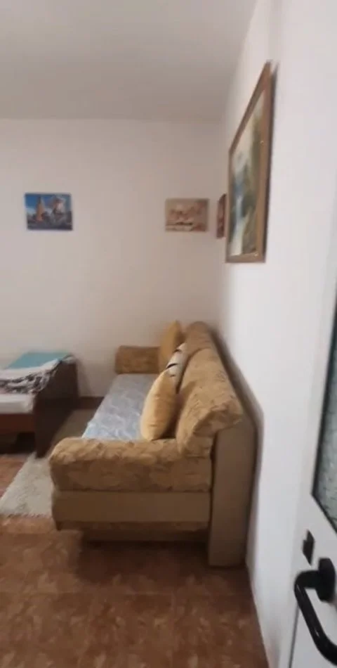 Tirane, jepet me qera apartament 1+1 Kati 1, 50 m² 400 € (Pediatria , Qsut)