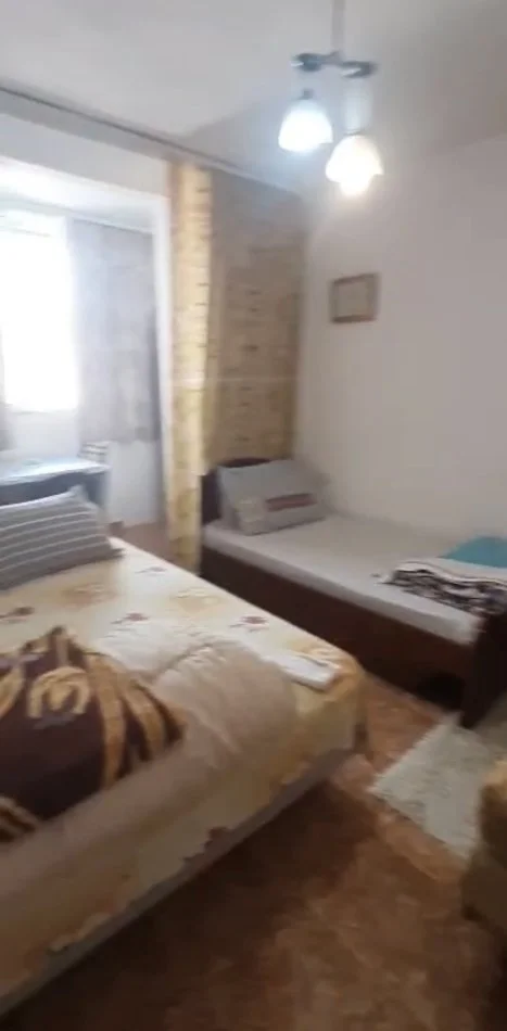 Tirane, jepet me qera apartament 1+1 Kati 1, 50 m² 400 € (Pediatria , Qsut)