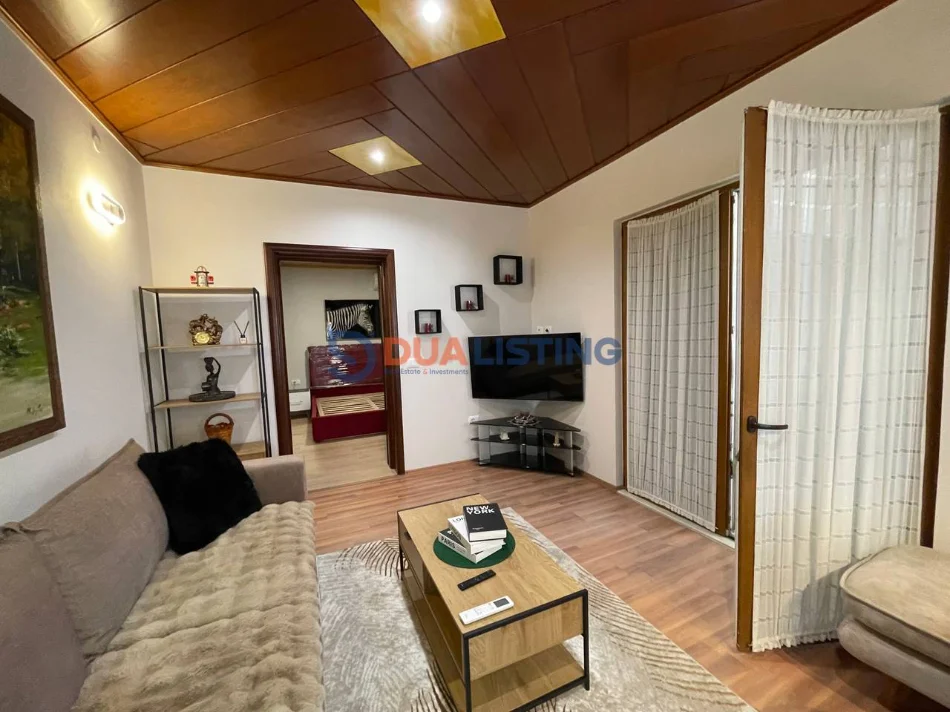 Tirane, jepet me qera 1+1 Kati 2, 65 m² (Rruga e kavajes)