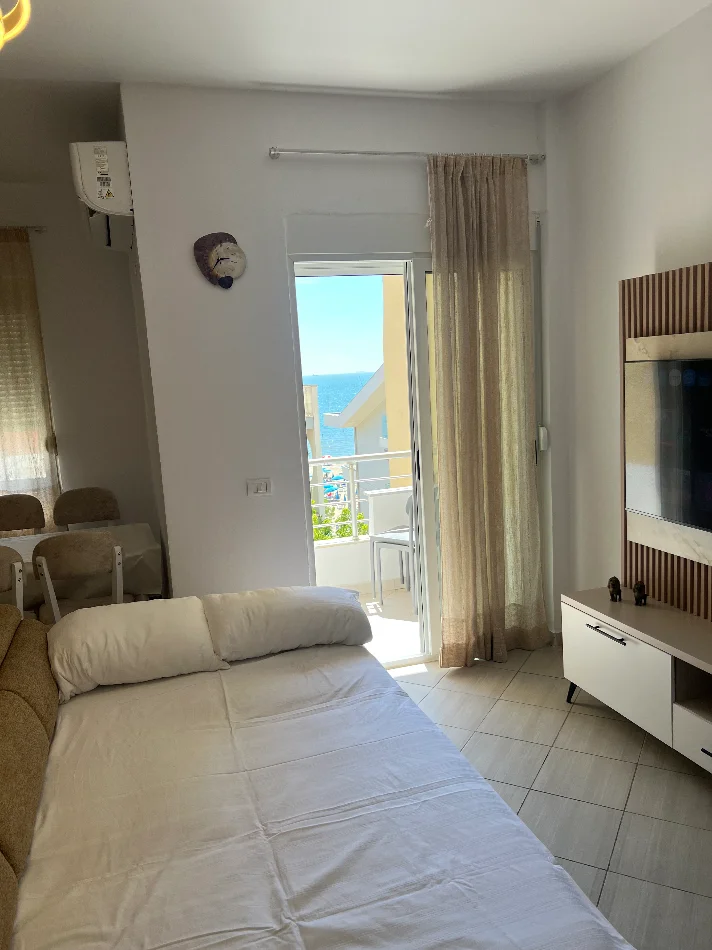 Durres, jepet me qera apartament 1+1+Ballkon Kati 4, 67 m² 85 € (Rruga Venecia Plazh Durres)