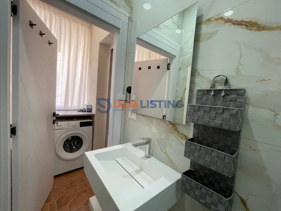 Tirane, jepet me qera 1+1 Kati 2, 65 m² (Rruga e kavajes)