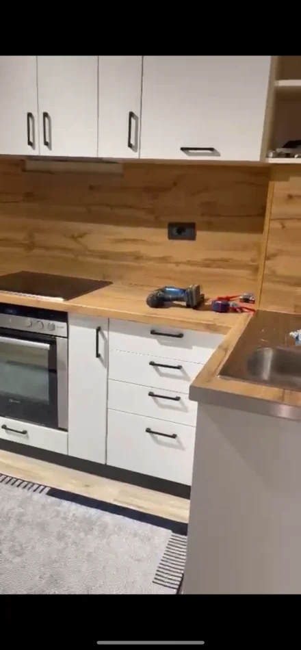 Tirane, jepet me qera apartament 2+1+Ballkon Kati 5, 700 € 