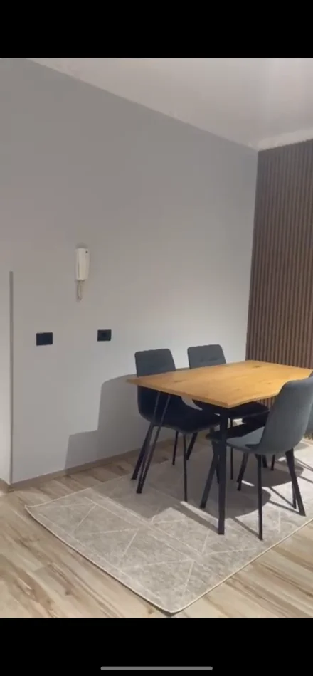 Tirane, jepet me qera apartament 2+1+Ballkon Kati 5, 700 € 