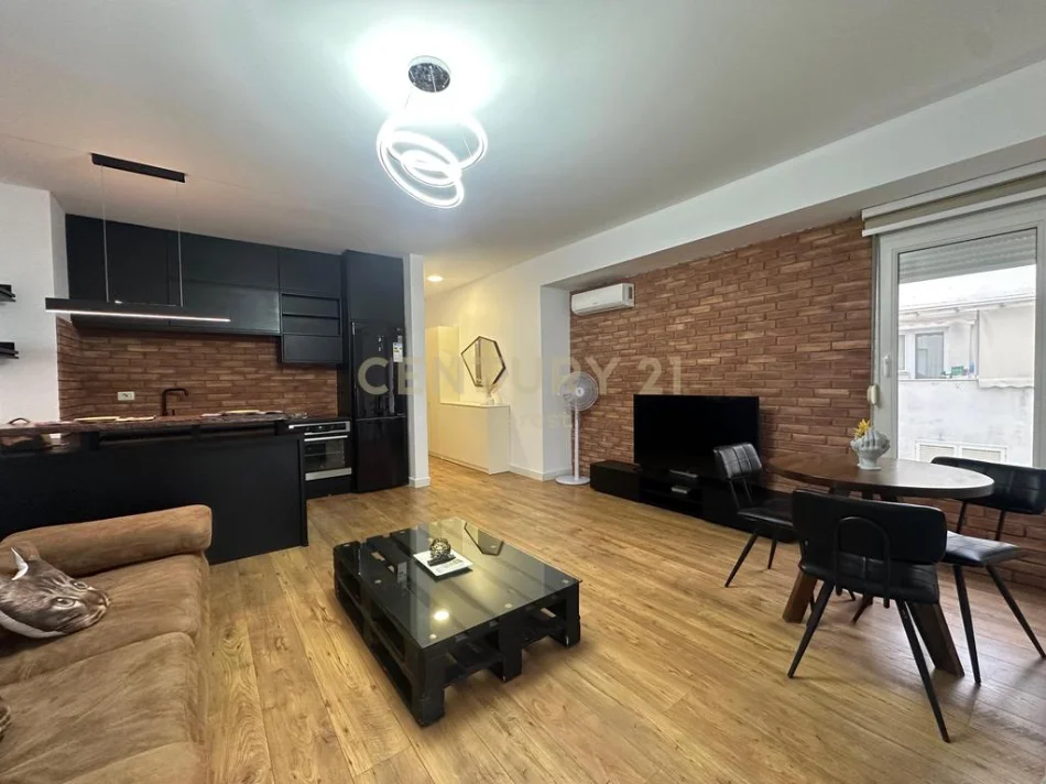 Tirane, jepet me qera apartament 1+1 Kati 2, 79 m² 600 € 