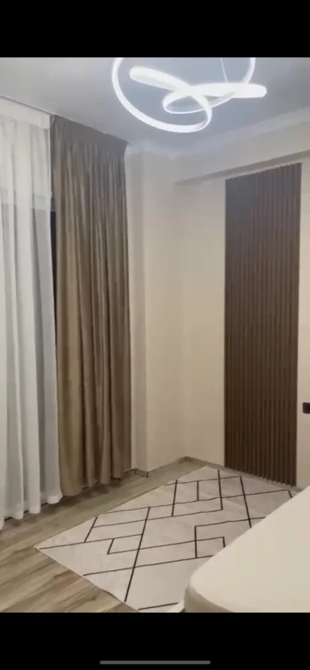 Tirane, jepet me qera apartament 2+1+Ballkon Kati 5, 700 € (rruga bill klinton)