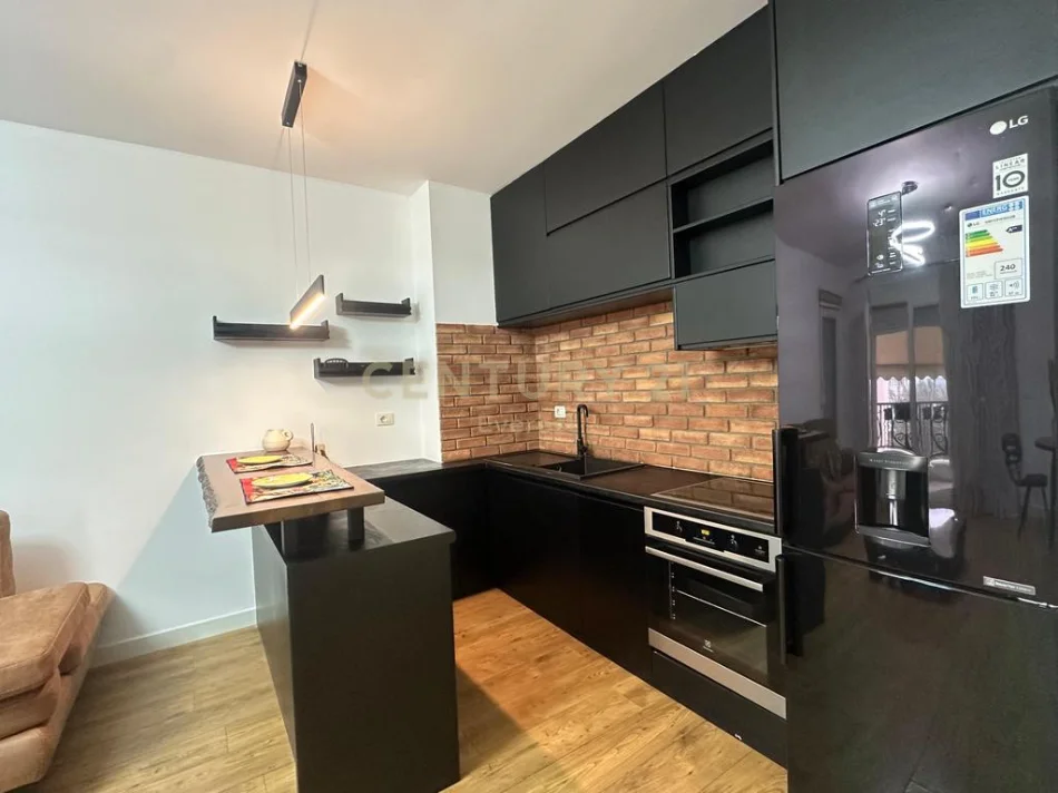Tirane, jepet me qera apartament 1+1 Kati 2, 79 m² 600 € 