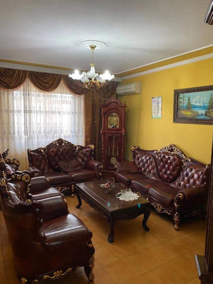 Tirane, jepet me qera apartament 2+1+Ballkon Kati 5, 100 m² 600 € (Zogu i Zi)