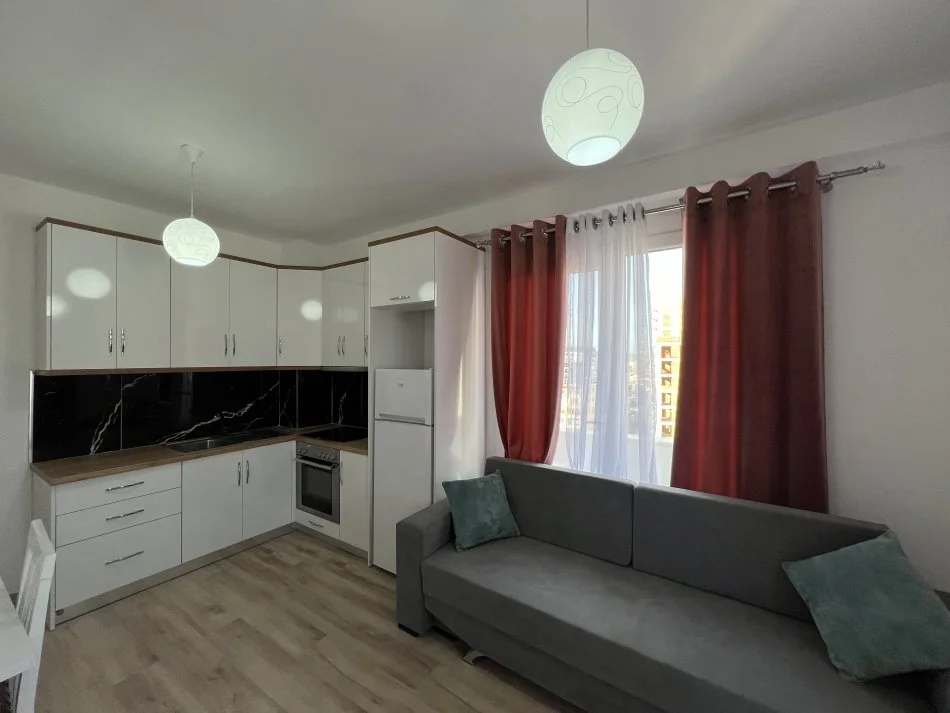 Tirane, jepet me qera apartament 2+1 , 90 m² (ish fusha e aviacionit)