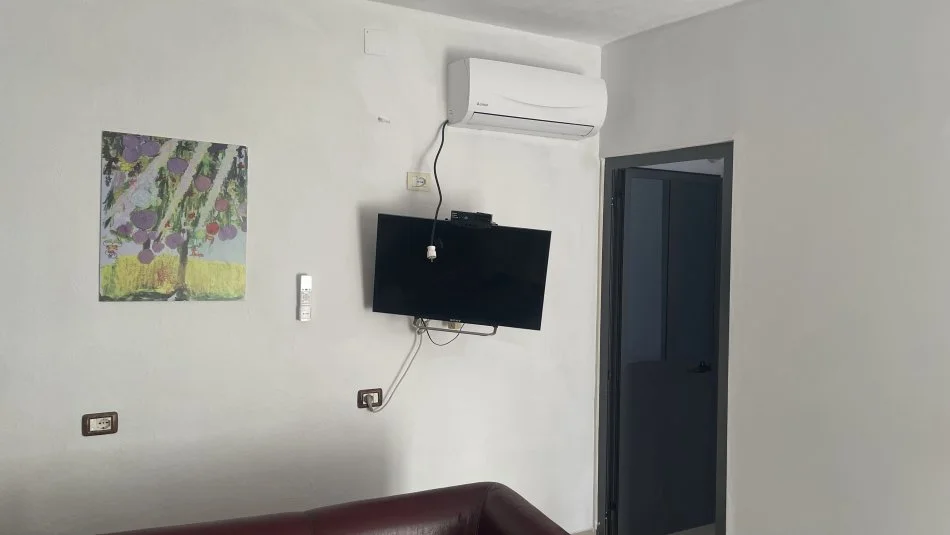 Tirane, jap me qera shtepi 1+1 Kati 1, 50 m² 30.000 ALL (Azem Galica, Tirane)