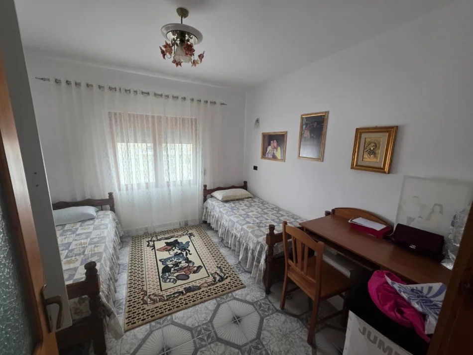 Durres, shitet apartament 2+1+Ballkon Kati 2, 85 m² 115.000 € (Shkolla kushtrimi lirise)