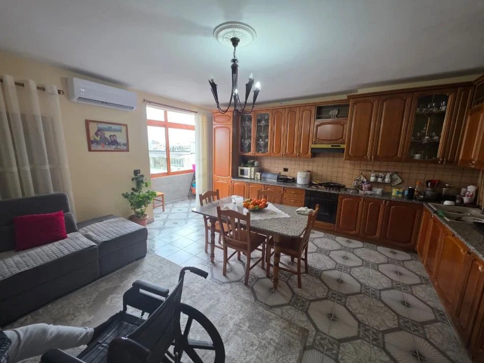 Durres, shitet apartament 2+1+Ballkon Kati 2, 85 m² 115.000 € (Shkolla kushtrimi lirise)