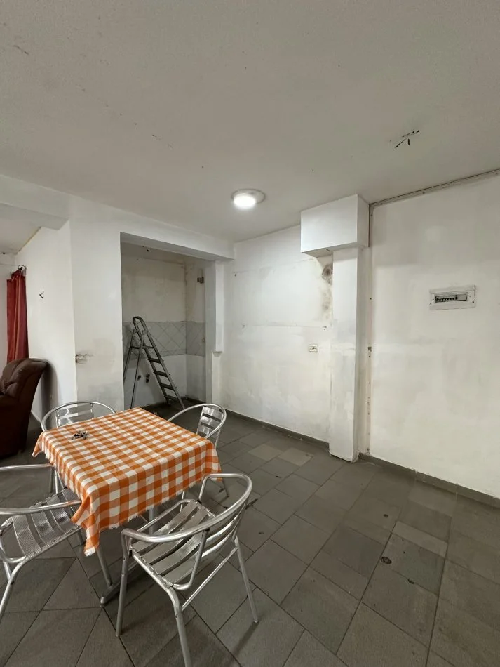 Tirane, jepet me qera ambjent biznesi Kati 0, 55 m² 400 € (Rruga Sotir Kolea)