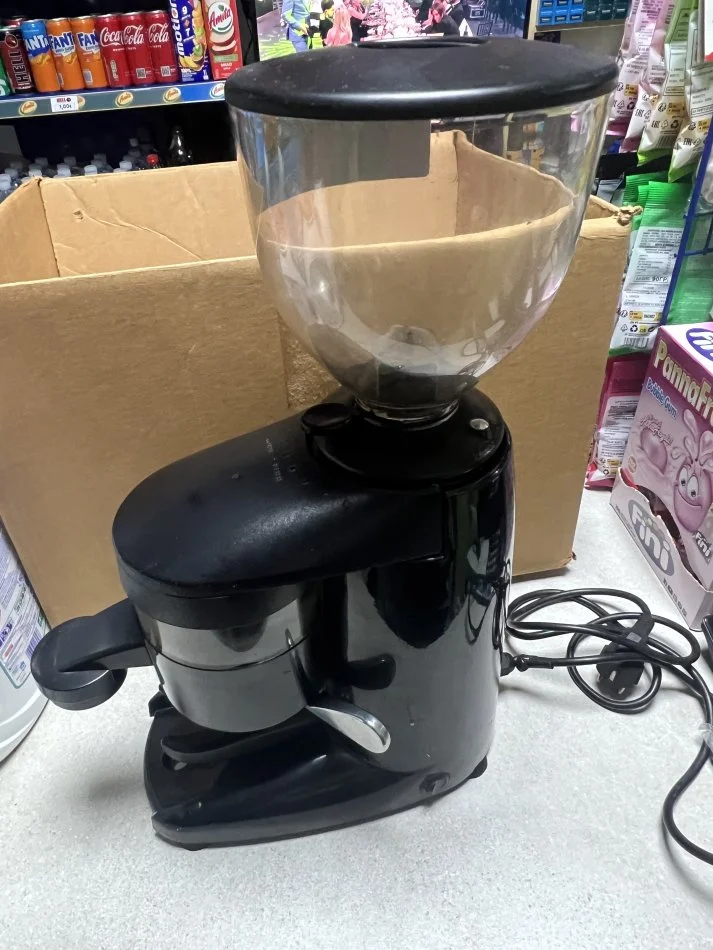 Tirane, ofroj Makine kafeje | Ekspres Mulli për kafe ekspresi (profesional)