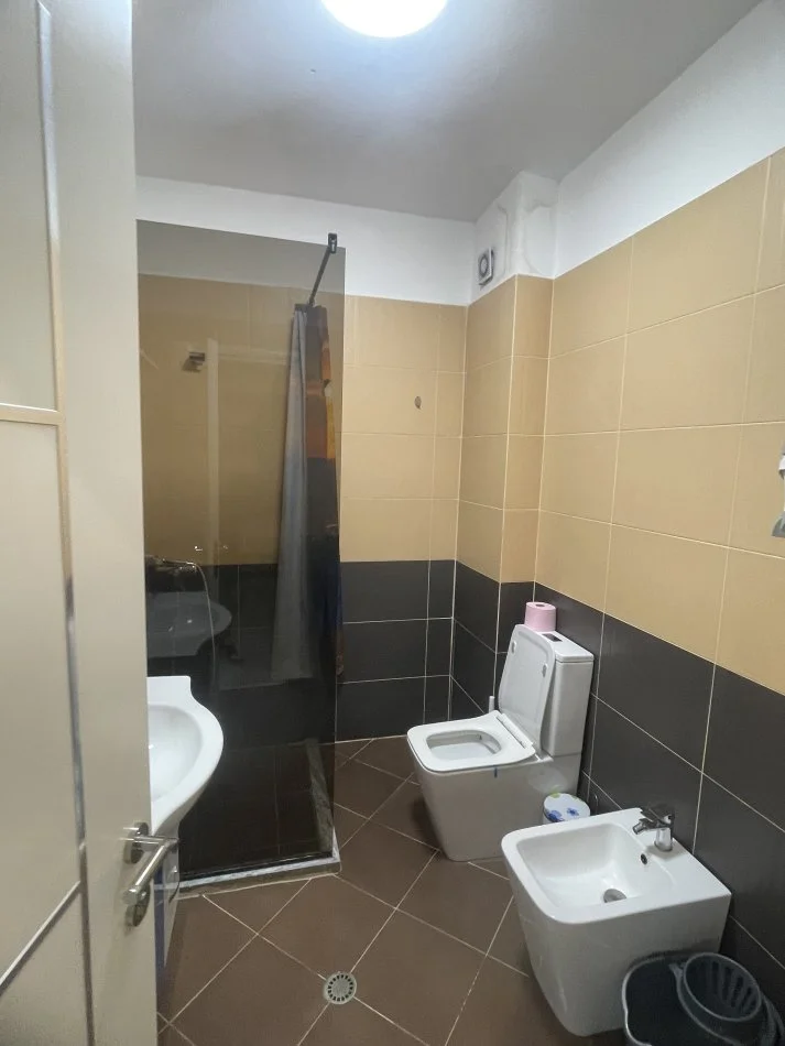 Durres, jepet me qera apartament 1+1+Ballkon Kati 3, 70 m² 400 € (plazh durres)